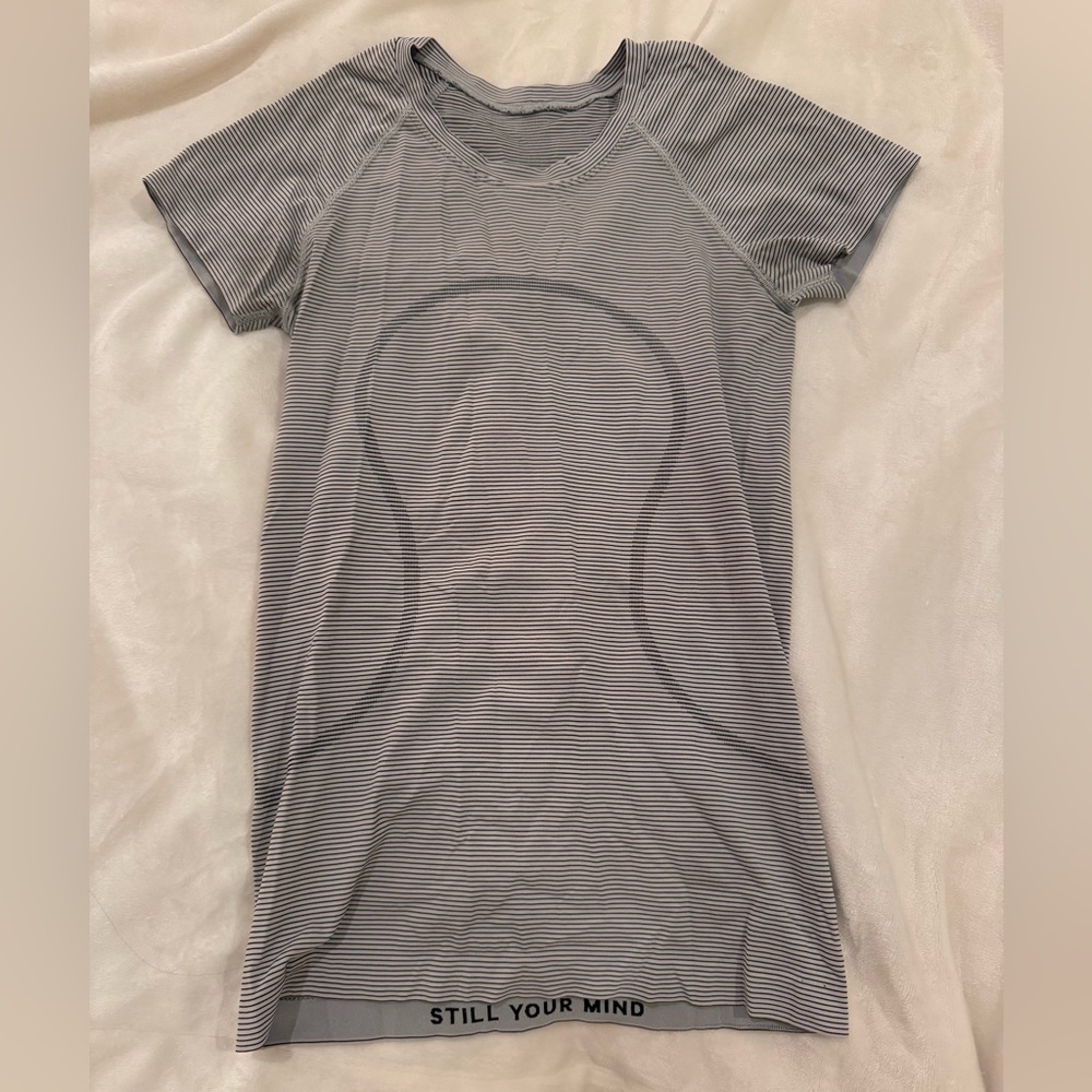 LULULEMON SHORT-SLEEVE SWIFTLY TECH SIZE 6